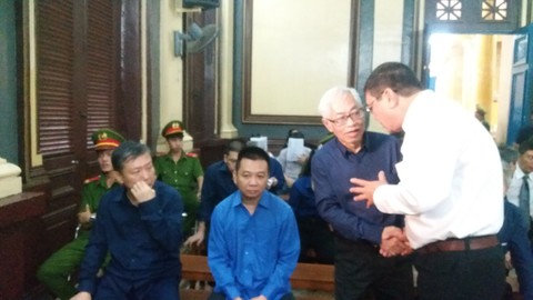 Ông Trần Phương Bình thấy có lỗi vì chưa trung thực với Vũ nhôm - Ảnh 2. Ông Trần Phương Bình thấy có lỗi vì chưa trung thực với Vũ nhôm - Ảnh 2.
