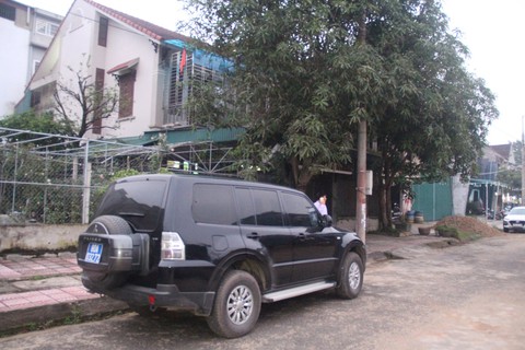 Khám xét nhà cựu giám đốc Ngân hàng BIDV chi nhánh Hà Tĩnh - Ảnh 1. Khám xét nhà cựu giám đốc Ngân hàng BIDV chi nhánh Hà Tĩnh - Ảnh 1.