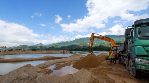 Bát nháo hút cát sỏi trên sông, phạt như gãi ngứa! - Ảnh 1. Bát nháo hút cát sỏi trên sông, phạt như gãi ngứa! - Ảnh 1.
