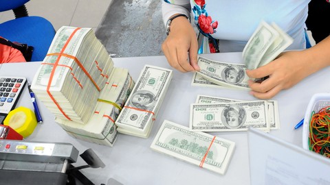 Ngân hàng rộng đường cho doanh nghiệp vay USD - Ảnh 1. Ngân hàng rộng đường cho doanh nghiệp vay USD - Ảnh 1.