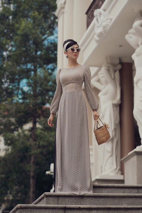 Võ Việt Chung và Nguyễn Cao Kỳ Duyên kể Ký ức Sài Gòn với áo dài xưa - Ảnh 7. Võ Việt Chung và Nguyễn Cao Kỳ Duyên kể Ký ức Sài Gòn với áo dài xưa - Ảnh 7.