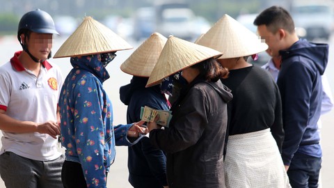 Vé trận lượt về Việt Nam - Philippines: Thị trường vé chợ đen nổi sóng - Ảnh 1. Vé trận lượt về Việt Nam - Philippines: Thị trường vé chợ đen nổi sóng - Ảnh 1.