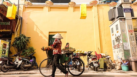 Giới trẻ thích thú với phố nón Đào Duy Từ - Ảnh 2. Giới trẻ thích thú với phố nón Đào Duy Từ - Ảnh 2.