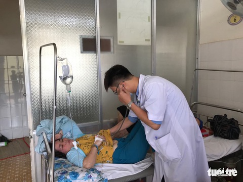 73 người nhập viện nghi ngộ độc do ăn bánh mì - Ảnh 1. 73 người nhập viện nghi ngộ độc do ăn bánh mì - Ảnh 1.