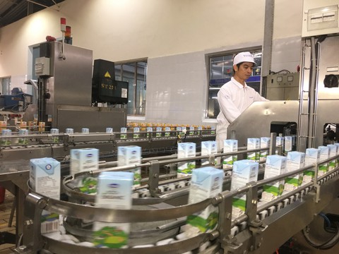Vinamilk trúng thầu hơn 3.828 tỉ đồng chương trình sữa học đường - Ảnh 1. Vinamilk trúng thầu hơn 3.828 tỉ đồng chương trình sữa học đường - Ảnh 1.