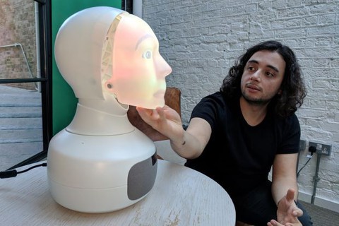 Robot chuyên tâm sự với con người - Ảnh 1. Robot chuyên tâm sự với con người - Ảnh 1.