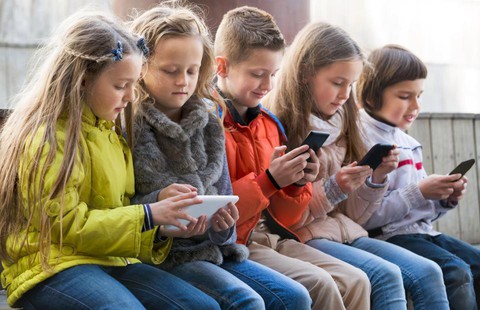 Nước ngoài dạy học sinh dùng smartphone, iPad ra sao? - Ảnh 1. Nước ngoài dạy học sinh dùng smartphone, iPad ra sao? - Ảnh 1.