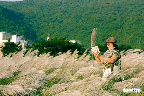Trai xinh gái đẹp diễn sâu giữa đồng cỏ lau Đà Nẵng - Ảnh 16. Trai xinh gái đẹp diễn sâu giữa đồng cỏ lau Đà Nẵng - Ảnh 16.