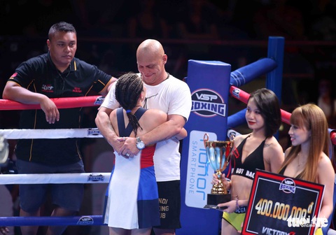 Thu Nhi hạ nữ võ sĩ quyền Anh ba lần vô địch thế giới - Ảnh 3. Thu Nhi hạ nữ võ sĩ quyền Anh ba lần vô địch thế giới - Ảnh 3.