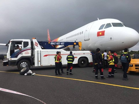Tìm thấy vành lốp thứ hai của máy bay gặp sự cố - Ảnh 5. Tìm thấy vành lốp thứ hai của máy bay gặp sự cố - Ảnh 5.