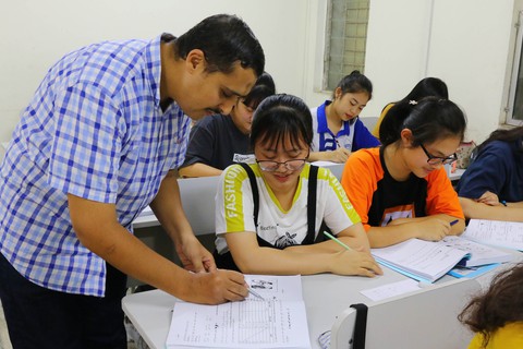 Người Ả Rập ở Việt Nam - kỳ cuối: Học tiếng Ả Rập để lập nghiệp - Ảnh 1. Người Ả Rập ở Việt Nam - kỳ cuối: Học tiếng Ả Rập để lập nghiệp - Ảnh 1.