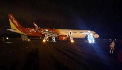 Máy bay Vietjet gặp sự cố ở Buôn Ma Thuột mới chỉ bay 8 chặng - Ảnh 3. Máy bay Vietjet gặp sự cố ở Buôn Ma Thuột mới chỉ bay 8 chặng - Ảnh 3.
