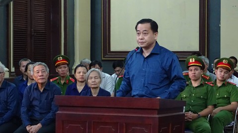Vũ nhôm kêu oan, nói mua cổ phần DAB là quan hệ dân sự - Ảnh 4. Vũ nhôm kêu oan, nói mua cổ phần DAB là quan hệ dân sự - Ảnh 4.