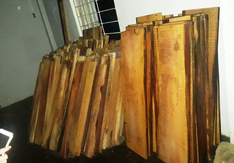 Phát hiện gỗ giấu tại nhà điều hành thủy điện - Ảnh 1. Phát hiện gỗ giấu tại nhà điều hành thủy điện - Ảnh 1.