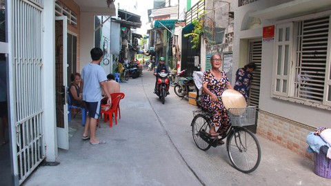 Hàng trăm triệu đồng một mét vuông đất, vẫn hiến tặng mở hẻm - Ảnh 1. Hàng trăm triệu đồng một mét vuông đất, vẫn hiến tặng mở hẻm - Ảnh 1.