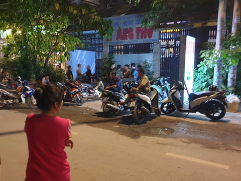 Truy tìm nhóm người cướp khách sạn ở TP.HCM - Ảnh 1. Truy tìm nhóm người cướp khách sạn ở TP.HCM - Ảnh 1.