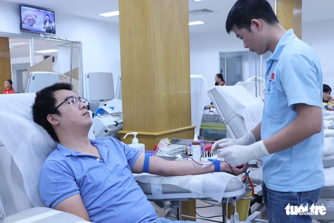 Lượng máu tình nguyện ở TP.HCM cuối năm thiếu hụt - Ảnh 2. Lượng máu tình nguyện ở TP.HCM cuối năm thiếu hụt - Ảnh 2.