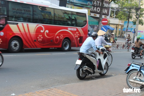 Hàng loạt xe tay ga không nổ máy nghi nhiễu sóng camera - Ảnh 1. Hàng loạt xe tay ga không nổ máy nghi nhiễu sóng camera - Ảnh 1.