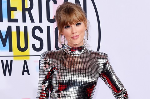 Vượt ông Trump, Taylor Swift có ảnh hưởng nhất Twitter 2018 - Ảnh 3. Vượt ông Trump, Taylor Swift có ảnh hưởng nhất Twitter 2018 - Ảnh 3.