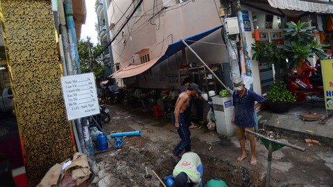 Hàng trăm triệu đồng một mét vuông đất, vẫn hiến tặng mở hẻm - Ảnh 4. Hàng trăm triệu đồng một mét vuông đất, vẫn hiến tặng mở hẻm - Ảnh 4.