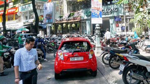 Hiến kế giành lại vỉa hè - Ảnh 1. Hiến kế giành lại vỉa hè - Ảnh 1.