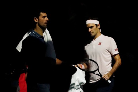 Djokovic thắng nghẹt thở Federer ở bán kết Paris Masters - Ảnh 2. Djokovic thắng nghẹt thở Federer ở bán kết Paris Masters - Ảnh 2.