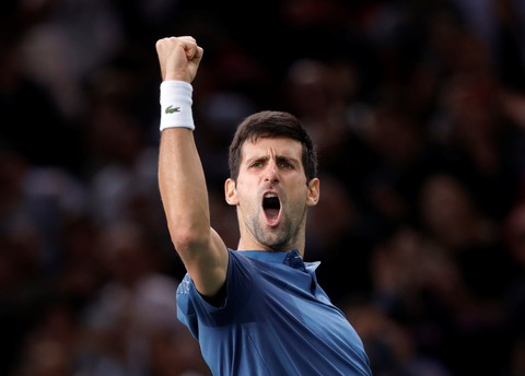 Djokovic thắng nghẹt thở Federer ở bán kết Paris Masters - Ảnh 1. Djokovic thắng nghẹt thở Federer ở bán kết Paris Masters - Ảnh 1.