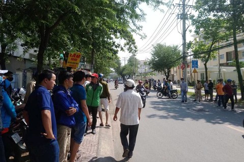 Hơn 100 người đến Công an quận 8 tố công ty dạy lái xe ‘dỏm’ - Ảnh 3. Hơn 100 người đến Công an quận 8 tố công ty dạy lái xe ‘dỏm’ - Ảnh 3.