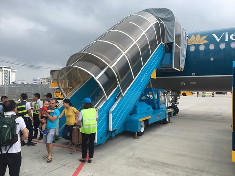Máy bay Vietnam Airlines gặp sự cố kỹ thuật ở Đà Nẵng - Ảnh 1. Máy bay Vietnam Airlines gặp sự cố kỹ thuật ở Đà Nẵng - Ảnh 1.