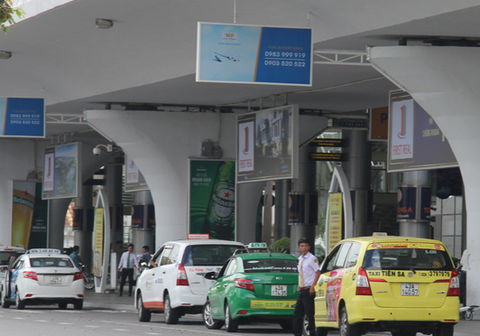 Taxi tại sân bay Đà Nẵng bỏ chuyến để phản đối Grab - Ảnh 3. Taxi tại sân bay Đà Nẵng bỏ chuyến để phản đối Grab - Ảnh 3.