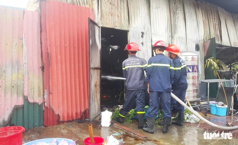Nhà hàng gà bốc cháy ngùn ngụt tại Hải Dương - Ảnh 3. Nhà hàng gà bốc cháy ngùn ngụt tại Hải Dương - Ảnh 3.