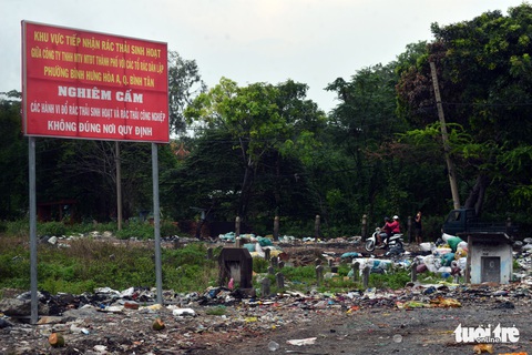 Rác, rác và rác tràn lan đường phố Sài Gòn - Ảnh 10. Rác, rác và rác tràn lan đường phố Sài Gòn - Ảnh 10.