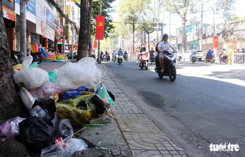 Rác, rác và rác tràn lan đường phố Sài Gòn - Ảnh 13. Rác, rác và rác tràn lan đường phố Sài Gòn - Ảnh 13.