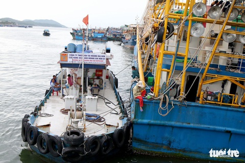 Đánh cá xa bờ: mưu sinh trên đầu ngọn sóng - Ảnh 2. Đánh cá xa bờ: mưu sinh trên đầu ngọn sóng - Ảnh 2.