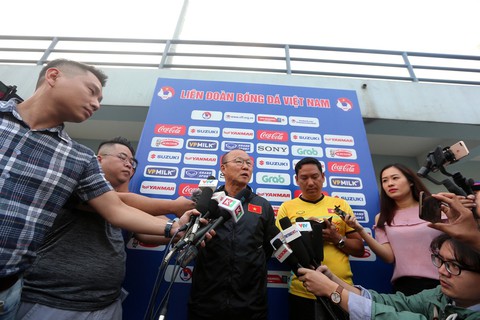 HLV Park: Chúng tôi nỗ lực để vô địch AFF Cup - Ảnh 1. HLV Park: Chúng tôi nỗ lực để vô địch AFF Cup - Ảnh 1.