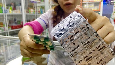 Dùng thuốc sao cho an toàn, tránh tai biến? - Ảnh 1. Dùng thuốc sao cho an toàn, tránh tai biến? - Ảnh 1.