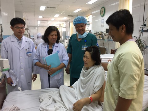 Nhiều người hiến máu cứu sản phụ có nhóm máu hiếm - Ảnh 1. Nhiều người hiến máu cứu sản phụ có nhóm máu hiếm - Ảnh 1.