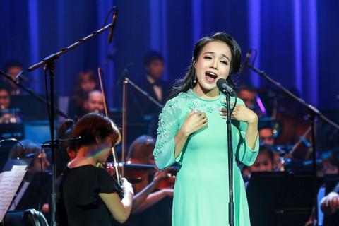 Live show của Lan Anh thắp lên niềm tự hào tôi yêu tiếng nước tôi - Ảnh 3. Live show của Lan Anh thắp lên niềm tự hào tôi yêu tiếng nước tôi - Ảnh 3.