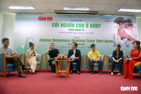 Con nuôi gốc Việt bật khóc khi gặp mẹ ruột - Ảnh 5. Con nuôi gốc Việt bật khóc khi gặp mẹ ruột - Ảnh 5.