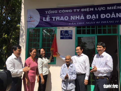 Doanh nghiệp vẹn nghĩa tình với bà con miền Nam - Ảnh 1. Doanh nghiệp vẹn nghĩa tình với bà con miền Nam - Ảnh 1.