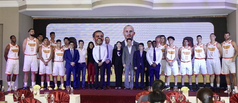 Saigon Heat sử dụng 4 cầu thủ cao hơn 2m chinh phục ABL - Ảnh 2. Saigon Heat sử dụng 4 cầu thủ cao hơn 2m chinh phục ABL - Ảnh 2.