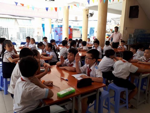 Cô giáo phạt học sinh tự tát vào mặt vì nói chuyện - Ảnh 1. Cô giáo phạt học sinh tự tát vào mặt vì nói chuyện - Ảnh 1.