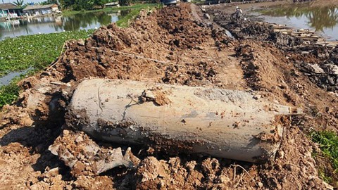 Phát hiện vật nổ ‘khủng’ nặng cả tấn khi đào ao cá - Ảnh 1. Phát hiện vật nổ ‘khủng’ nặng cả tấn khi đào ao cá - Ảnh 1.