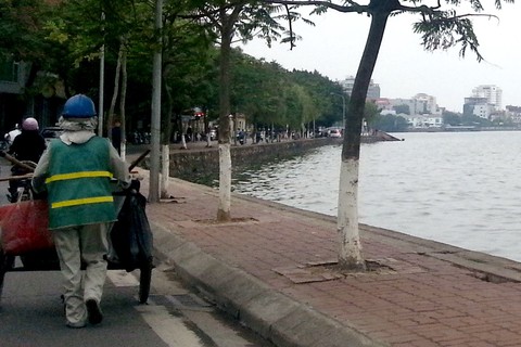 Nói không với xả rác: Cứ vứt xuống, ai làm gì mày được - Ảnh 1. Nói không với xả rác: Cứ vứt xuống, ai làm gì mày được - Ảnh 1.