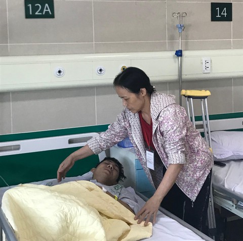 Đời buồn của hai anh em phải nhường việc chữa trị cho nhau - Ảnh 2. Đời buồn của hai anh em phải nhường việc chữa trị cho nhau - Ảnh 2.