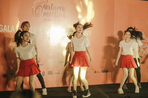 Gặp gỡ mùa thu 2018: Những con cá chuồn không bao giờ đi một mình! - Ảnh 2. Gặp gỡ mùa thu 2018: Những con cá chuồn không bao giờ đi một mình! - Ảnh 2.