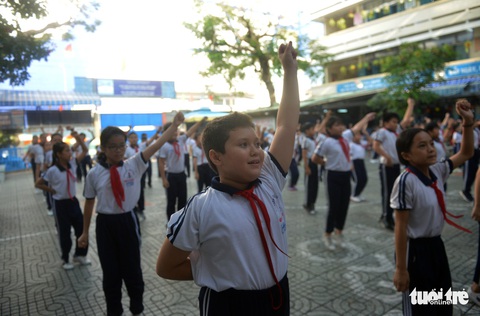 Học trò Sài Gòn thích thú tập thể dục với nhạc võ Vovinam - Ảnh 2. Học trò Sài Gòn thích thú tập thể dục với nhạc võ Vovinam - Ảnh 2.