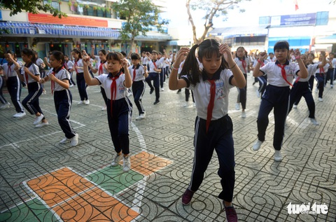 Học trò Sài Gòn thích thú tập thể dục với nhạc võ Vovinam - Ảnh 9. Học trò Sài Gòn thích thú tập thể dục với nhạc võ Vovinam - Ảnh 9.