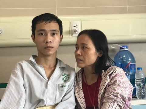 Đời buồn của hai anh em phải nhường việc chữa trị cho nhau - Ảnh 1. Đời buồn của hai anh em phải nhường việc chữa trị cho nhau - Ảnh 1.
