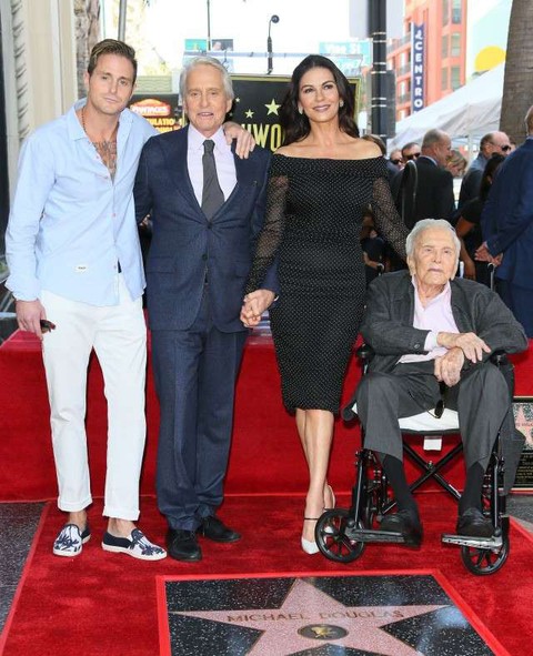 Michael Douglas nhận sao trên Đại lộ Danh vọng sau 50 năm - Ảnh 3. Michael Douglas nhận sao trên Đại lộ Danh vọng sau 50 năm - Ảnh 3.